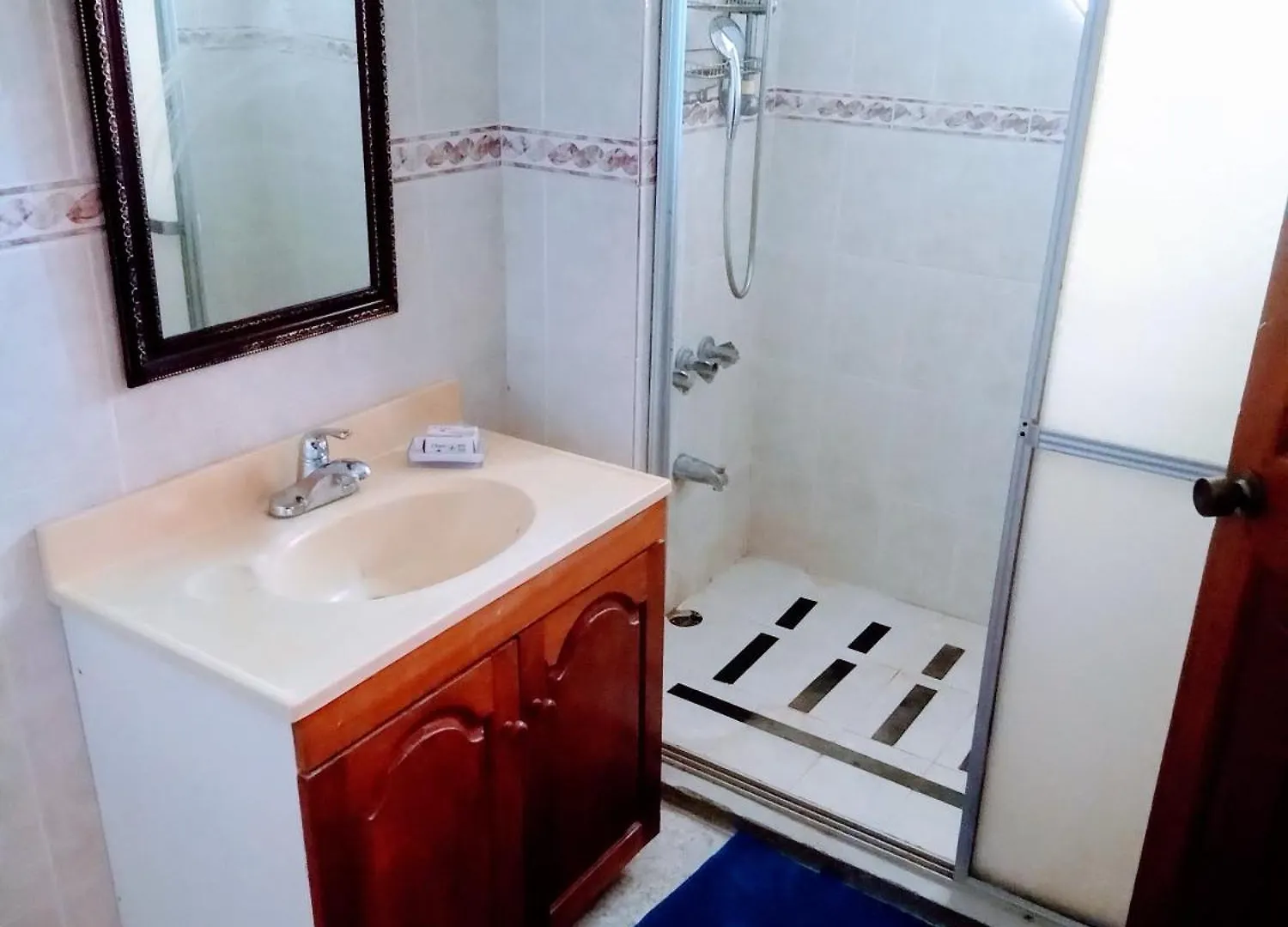 Guest house Comfort Rooms Content